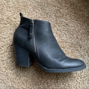 Universal Thread Black Ankle Boots
